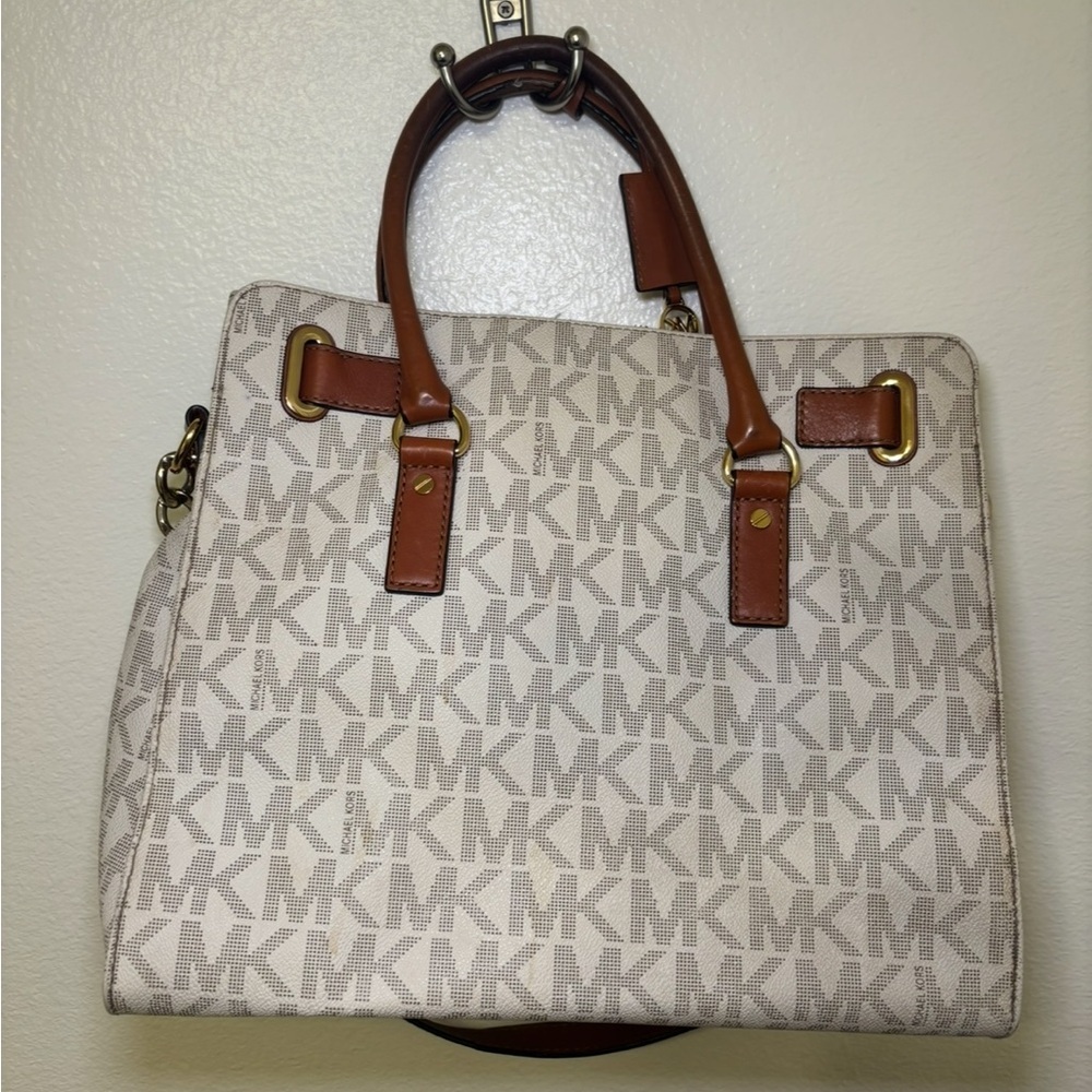 Michael Kors Beige/Acorn Signature Hamilton Tote with Gold Hardware - Picture 7 of 8